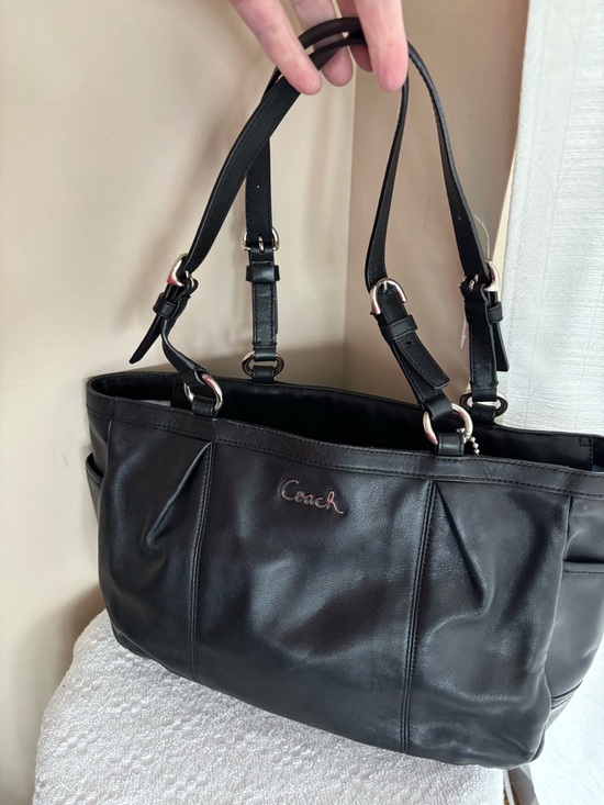 Coach Handbags - Coach Gallery vintage Black Leather Tote with Silver Accent Logo